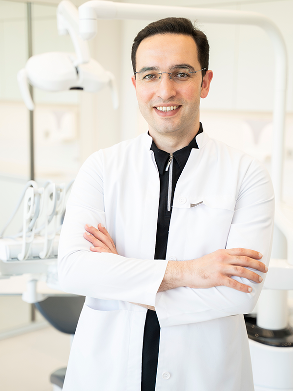 Dt. Kuddusi Akbulut - Prosthodontist